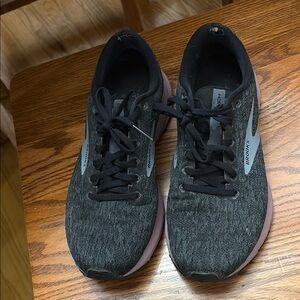 Brooks running shoes size 10